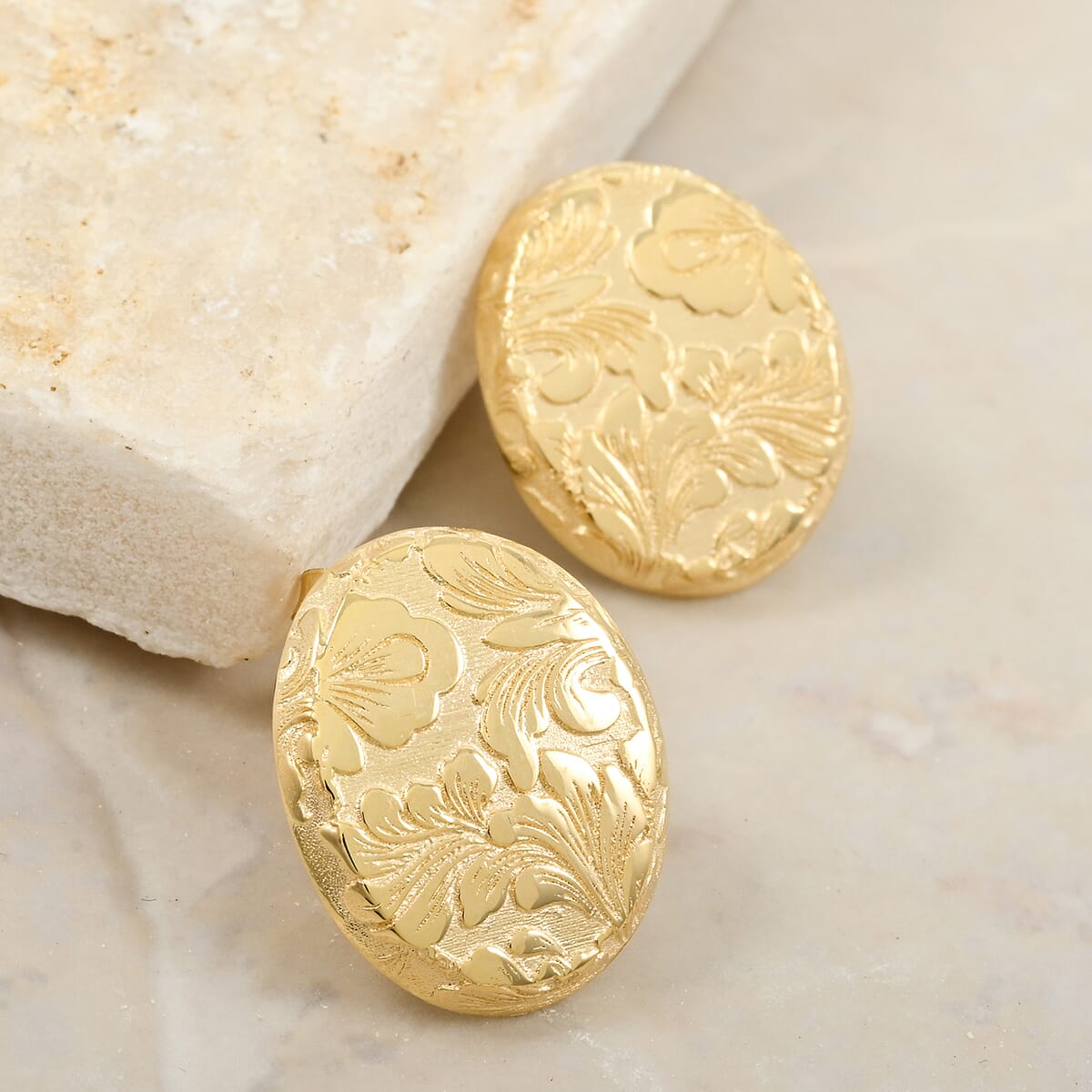 Italian Antique Stencil Earrings in 10K Yellow Gold 2.6 Grams image number 1