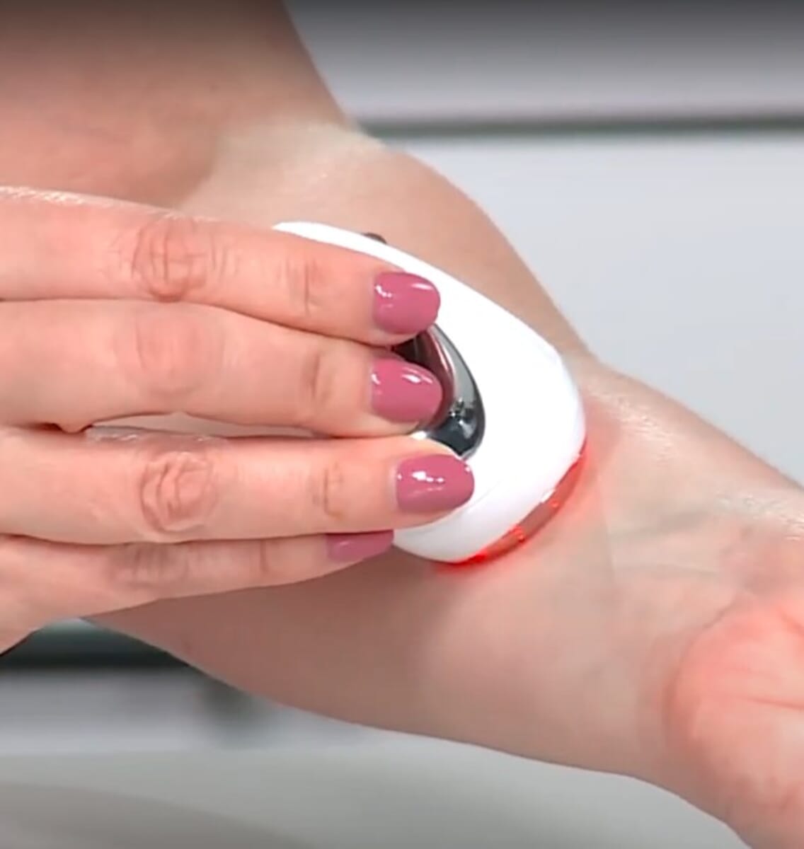 Nuovaluce GlowLift Mini with Conductive Gel (Lifetime Warranty) image number 1