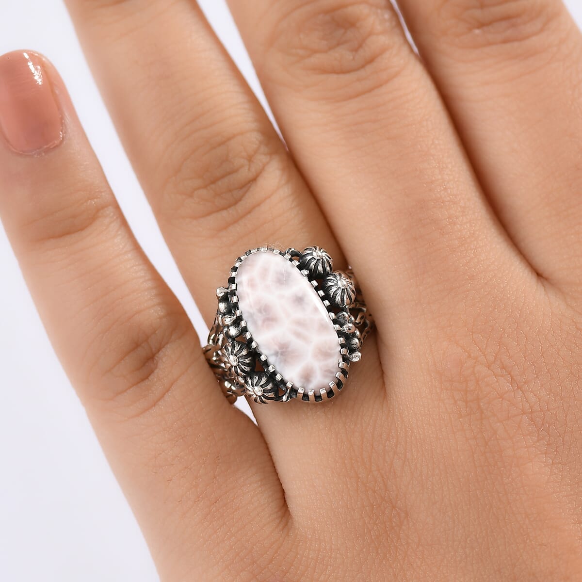 D'Joy Artisan Crafted Pink Natrolite 7.60 ctw Ring in Sterling Silver (Size 10.0) image number 2