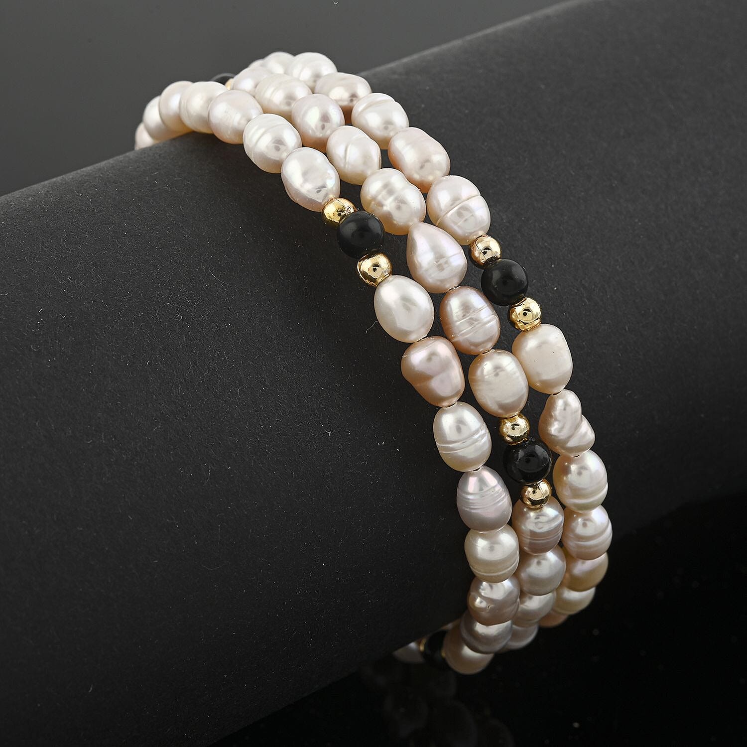 Pink Freshwater Pearls with Black Onyx 7.00 ctw Beads Memory Wire Bracelet (7 In)