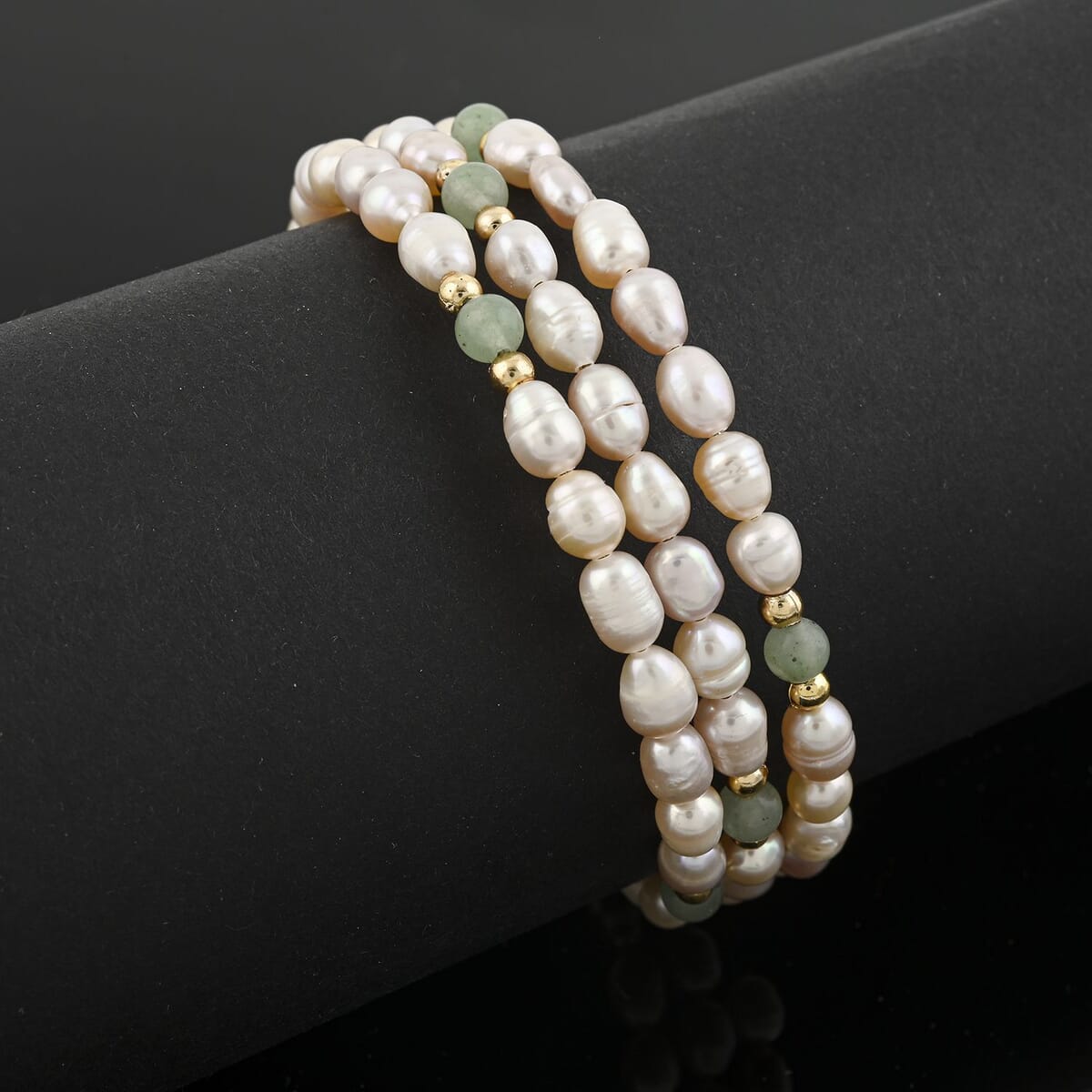 Pink Freshwater Pearls with Jade 7.00 ctw Beads Memory Wire Bracelet (7 In) image number 1