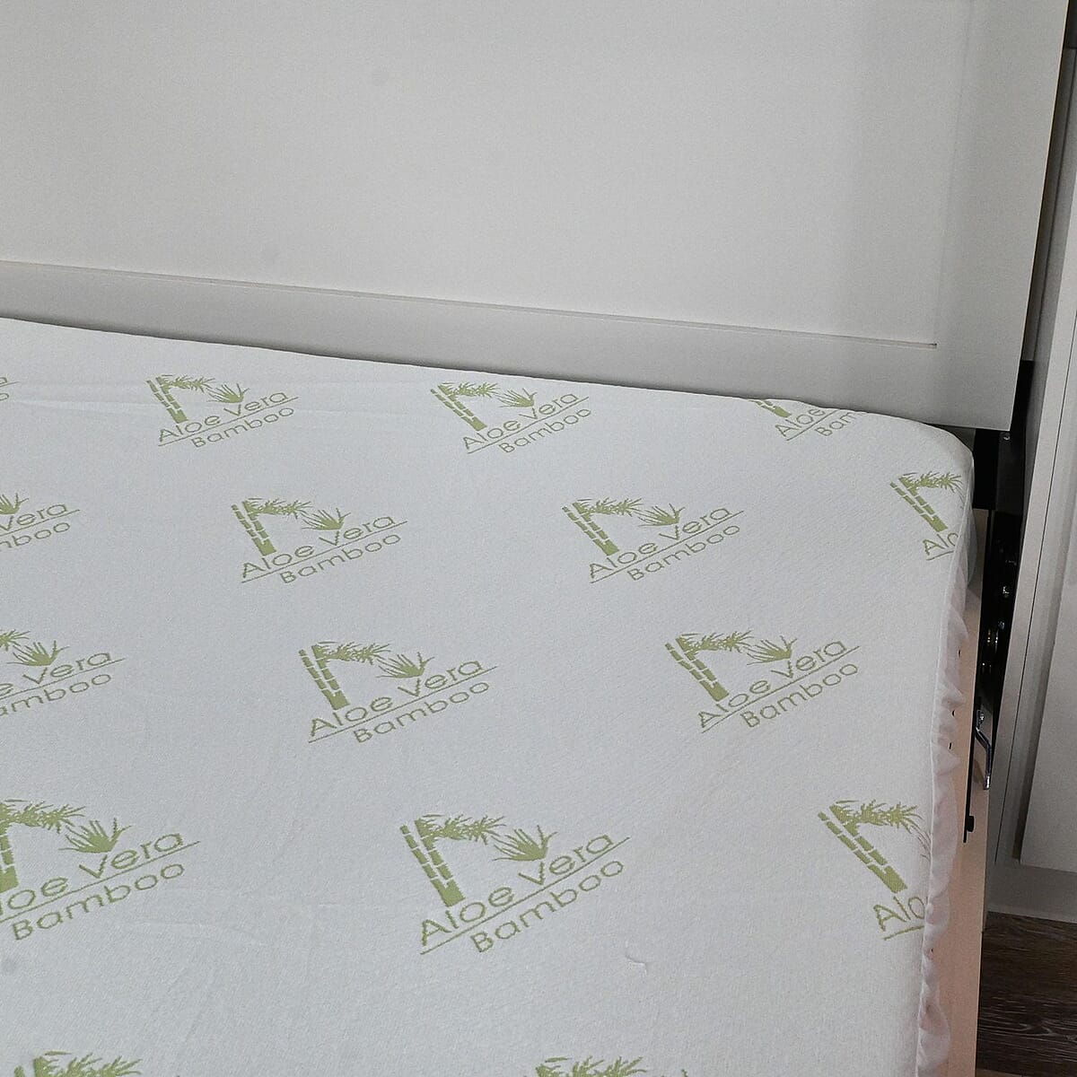 Supreme Living Bamboo Infused Mattress Protector -King image number 2