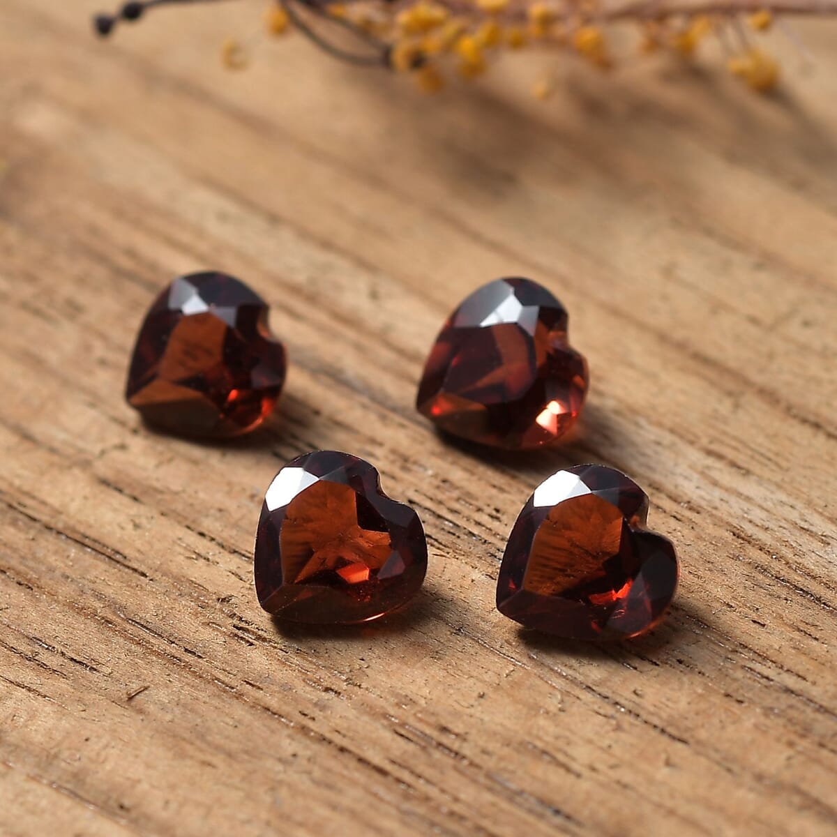 Mozambique Garnet Set of 4 (Hrt 5 mm) 2.18 ctw Loose Gemstone image number 1