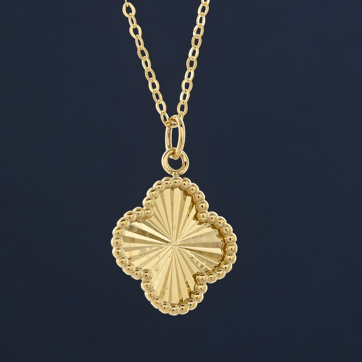 Italian 10K Yellow Gold Diamond-Cut Clover Pendant Necklace 18-20 Inches 1.4 Grams image number 1
