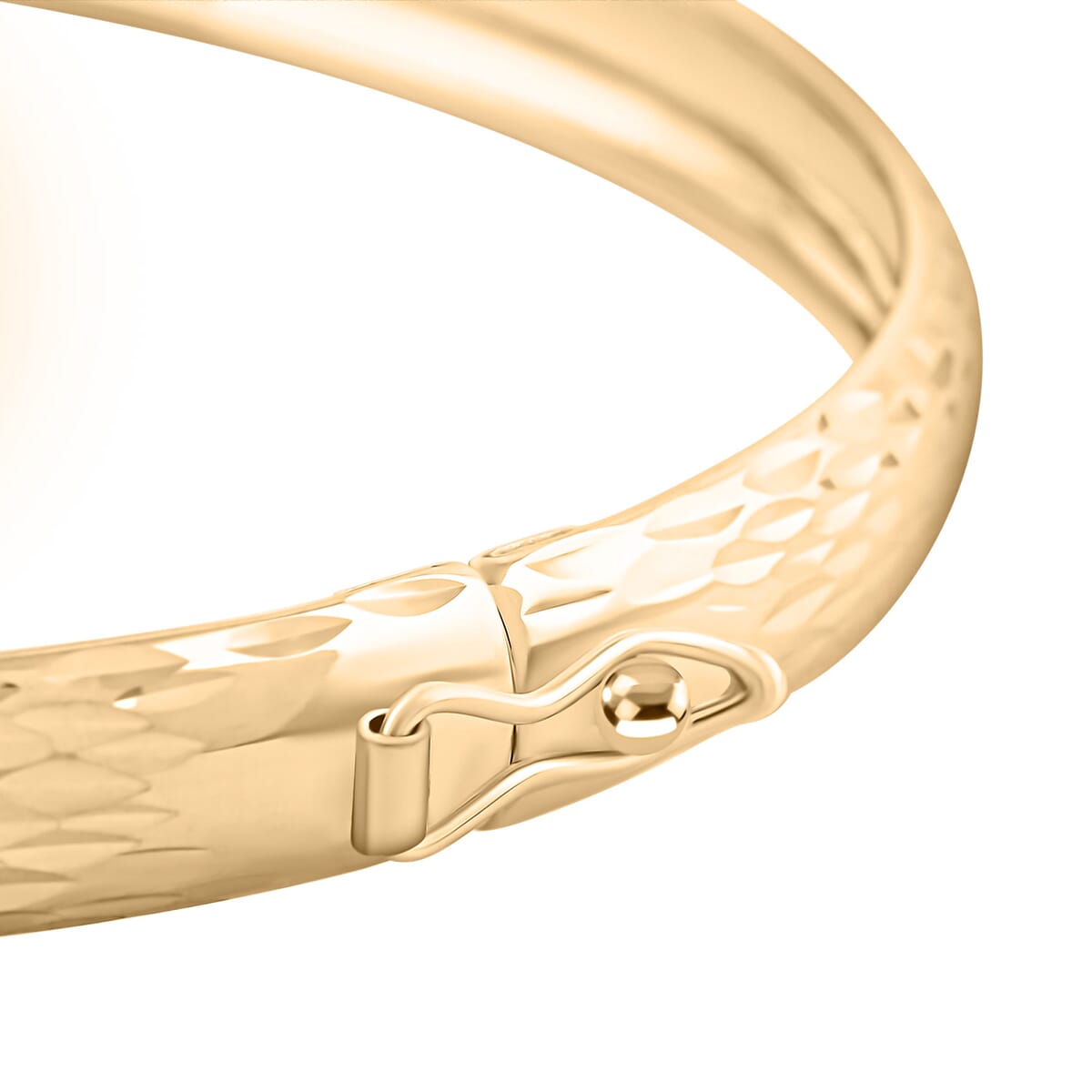 Italian 10K Yellow Gold Diamond-Cut Hinged Bangle Bracelet (7.25 In) 3.6 Grams image number 3