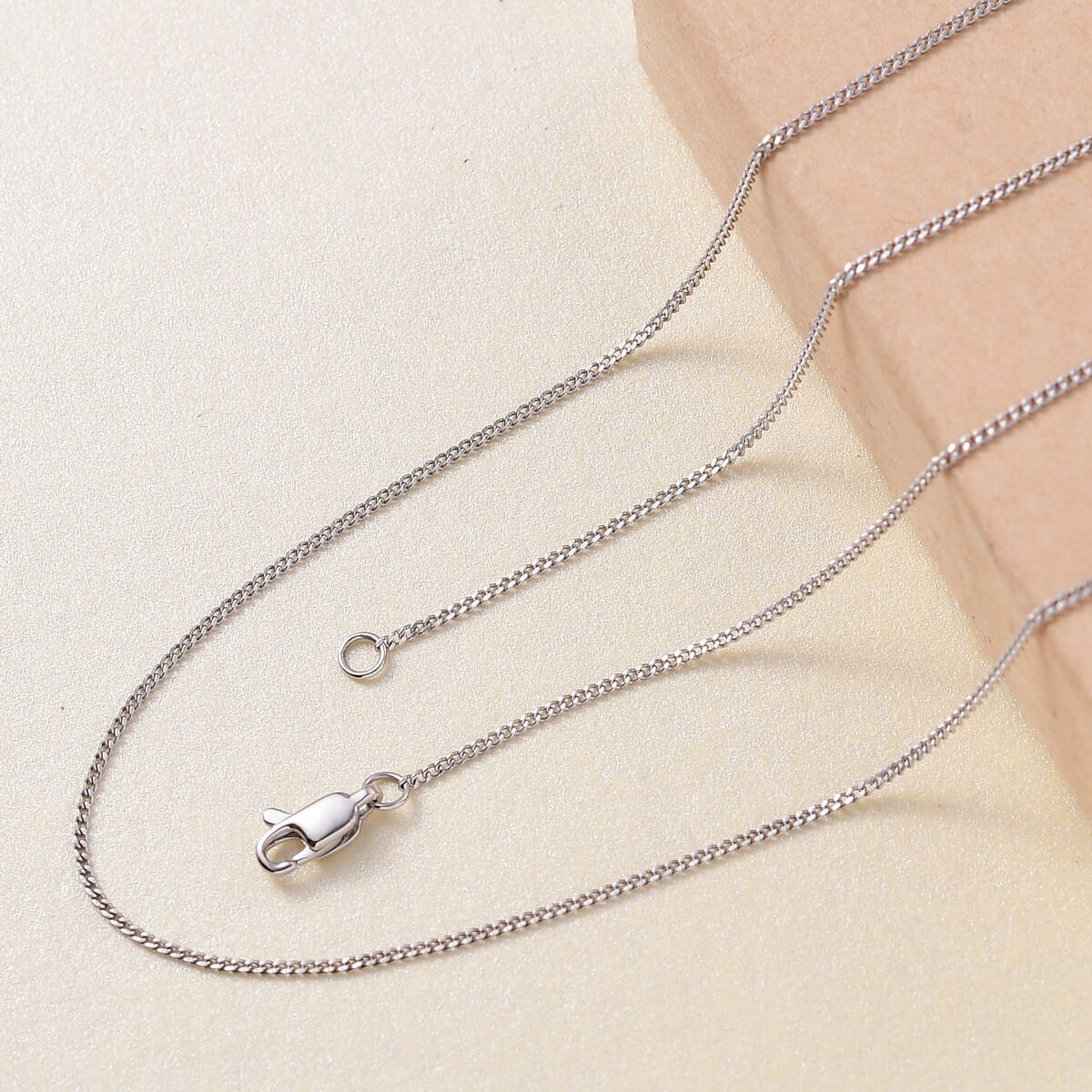 950 Platinum Sleek Curb Chain Necklace 20 Inches 3.10 Grams image number 1