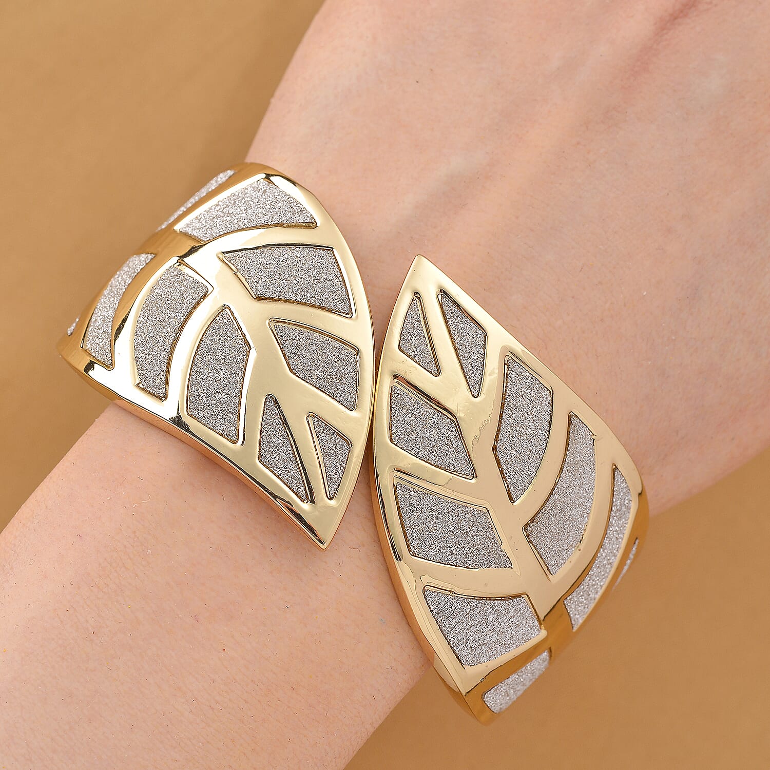 Leaf Bangle Bracelet in Goldtone (7.25 In)