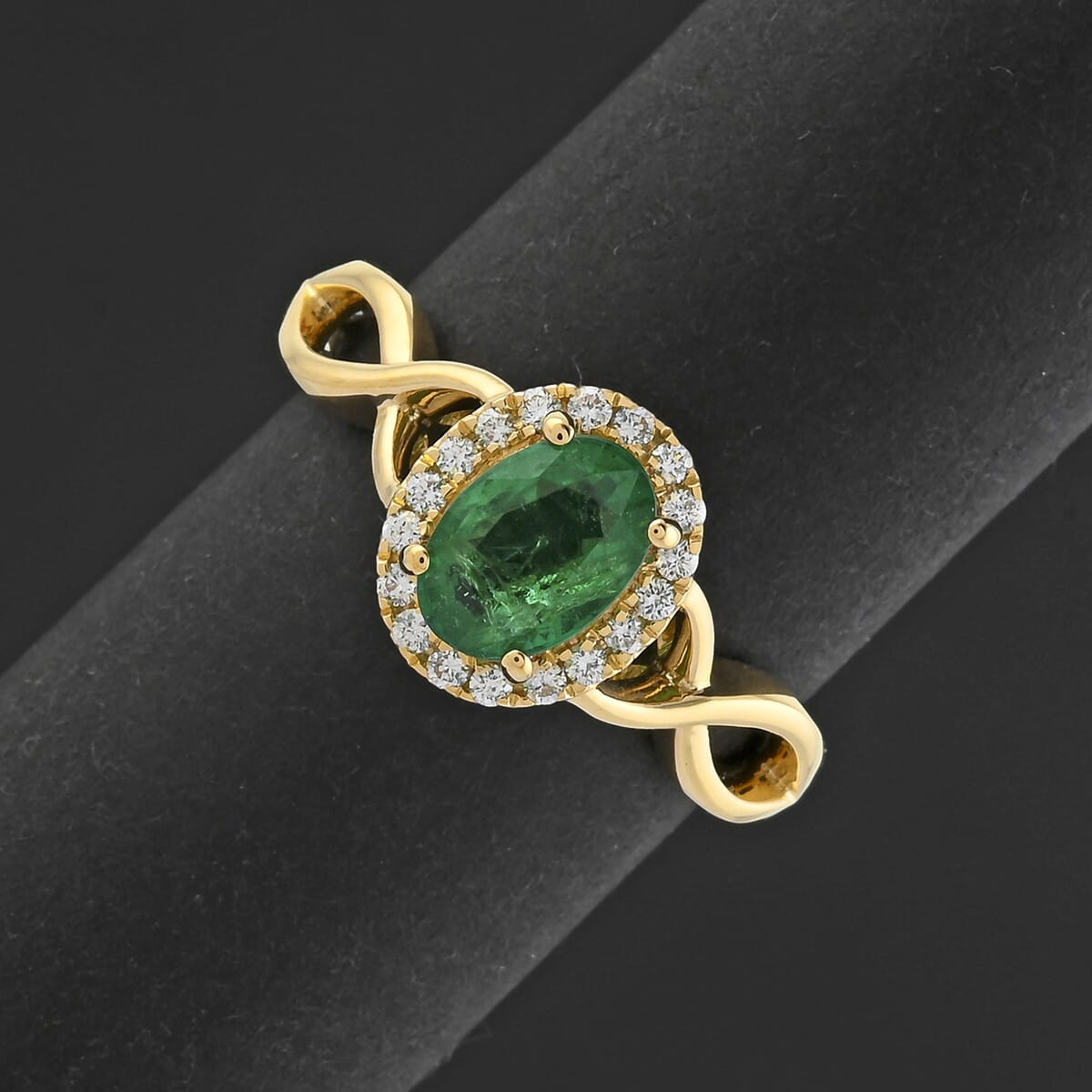 Certified & Appraised Iliana AAAA Kagem Zambian Emerald and SI Diamond 1.00 ctw Ring in 18K Yellow Gold (Size 7.0) image number 1