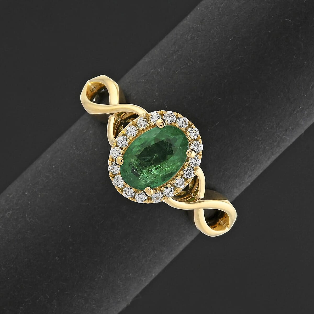 Certified & Appraised Iliana AAAA Kagem Zambian Emerald and SI Diamond 1.00 ctw Ring in 18K Yellow Gold (Size 7.5) image number 1