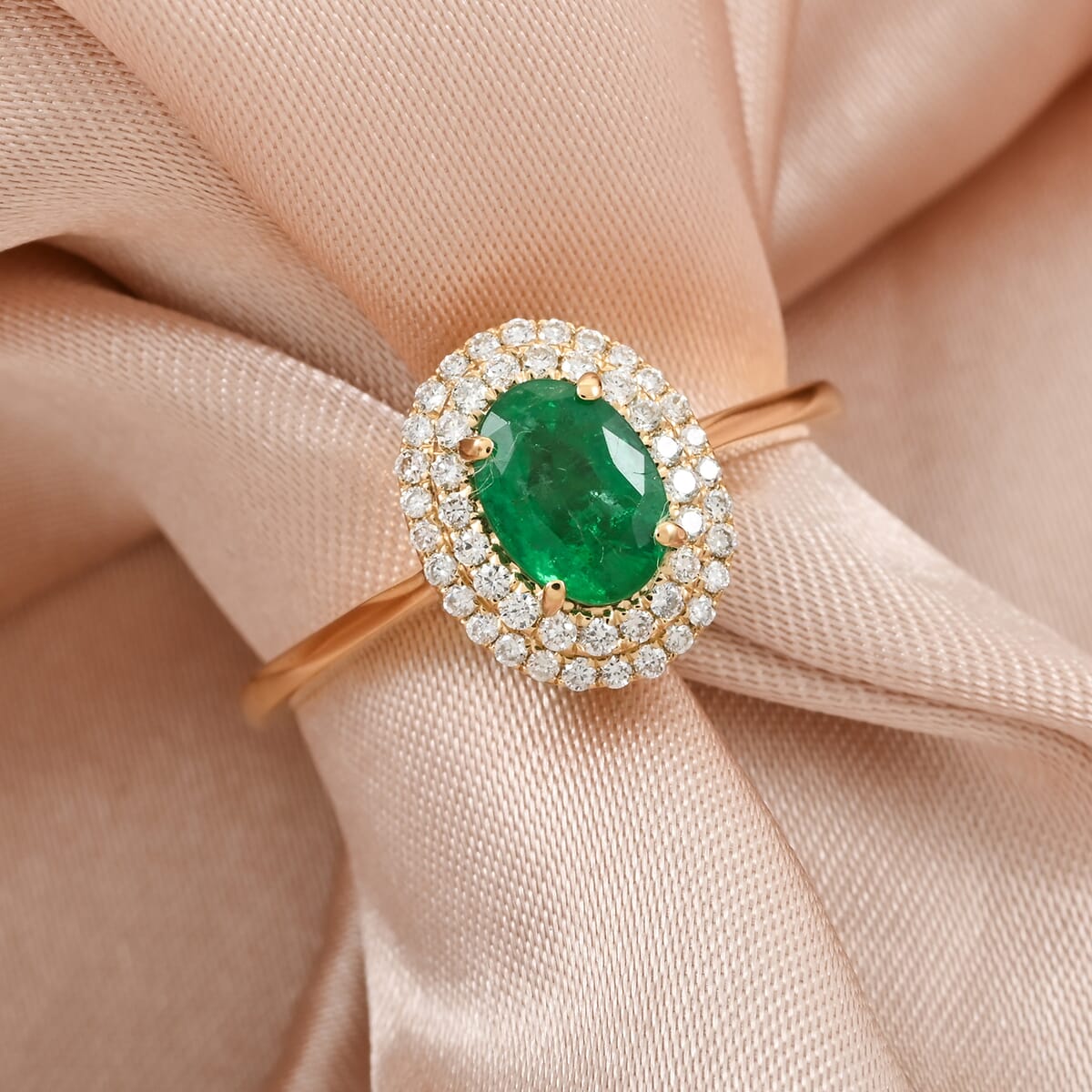 Certified & Appraised Iliana AAAA Kagem Zambian Emerald and SI Diamond 1.00 ctw Double Halo Ring in 18K Yellow Gold (Size 10.0) image number 1