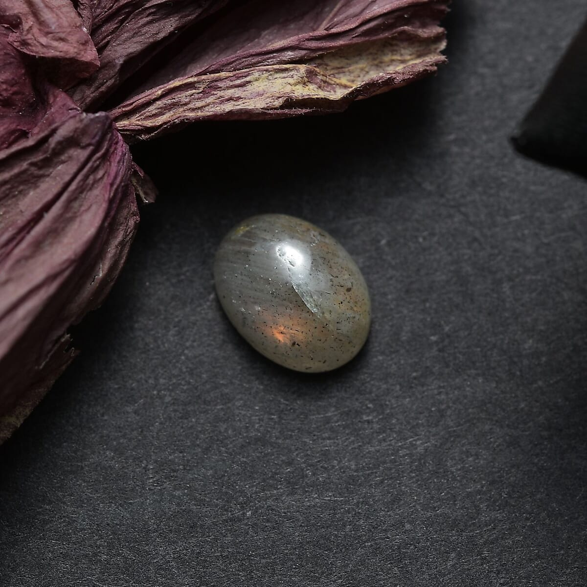 Fire Labradorite (Ovl 8x6 mm) 1.10 ctw Loose Gemstone image number 1
