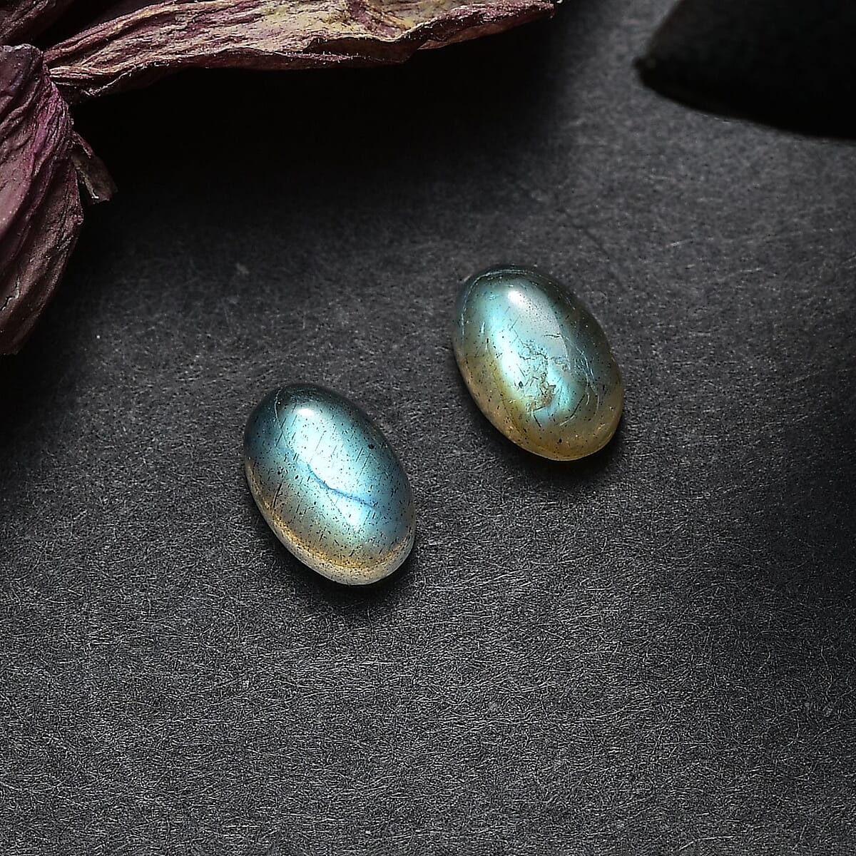 Malagasy Labradorite (Ovl 6x4 mm) 1.05 ctw Loose Gemstone image number 1