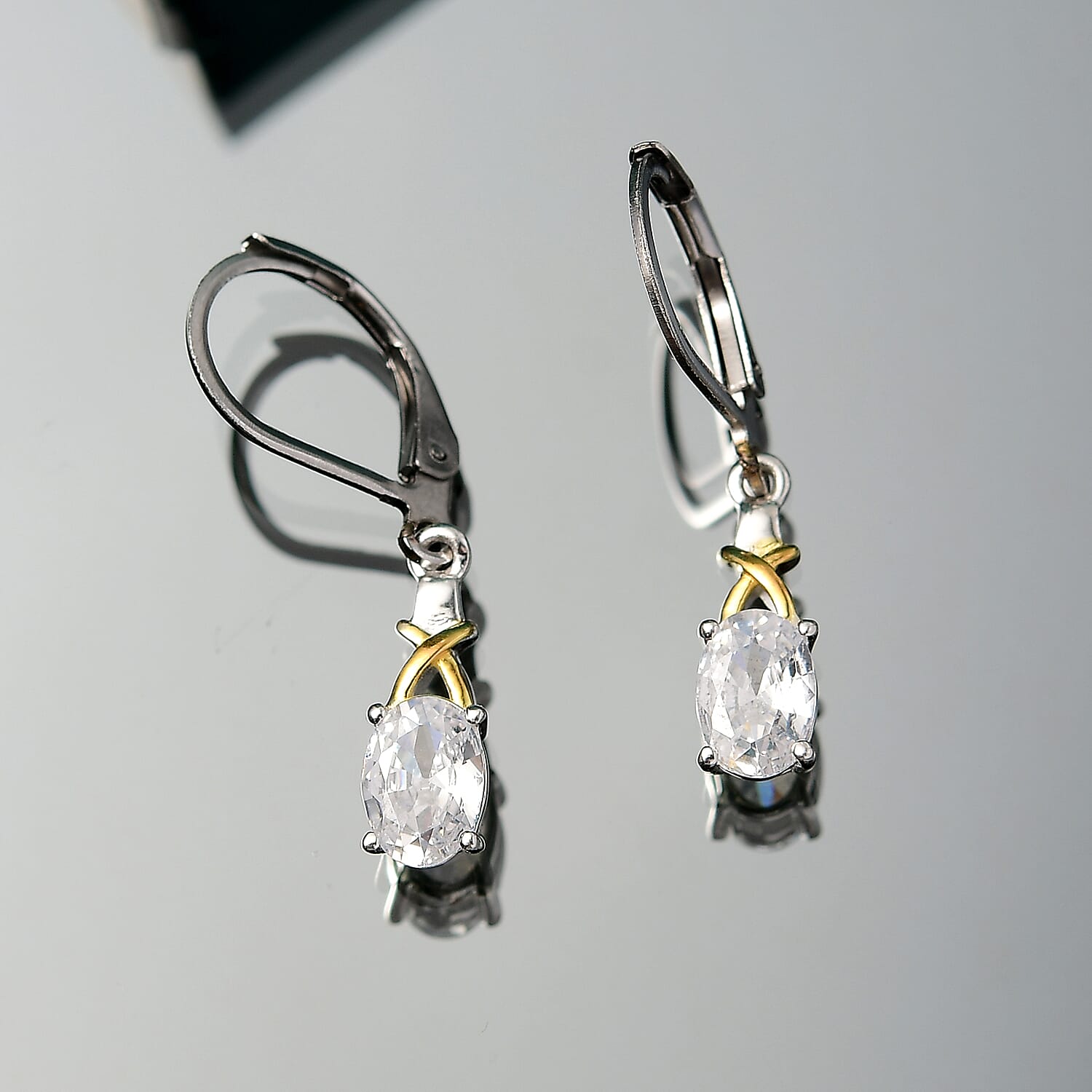 Simulated Diamond - Product card gallery slide 2 (9432883036415)