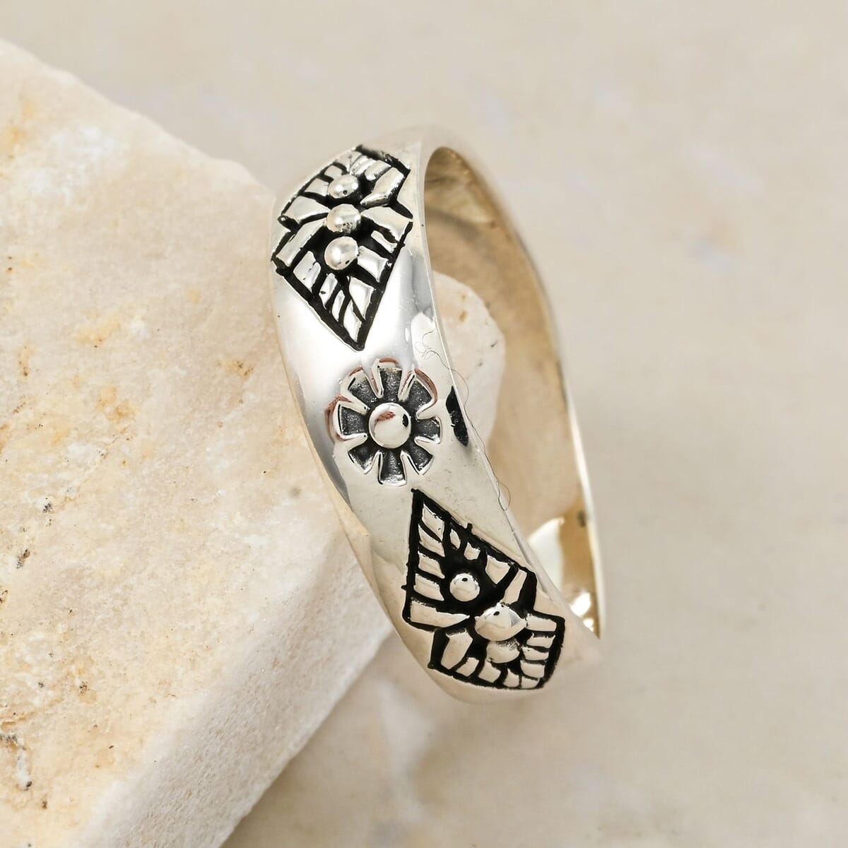 Santa Fe Style Sterling Silver Ring (Size 11.0) 2.80 Grams image number 1