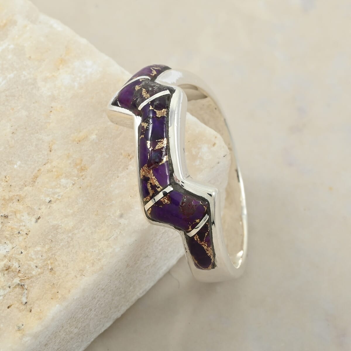 Santa Fe Style Mojave Purple Turquoise 4.00 ctw Ring in Sterling Silver (Size  8.0) image number 1