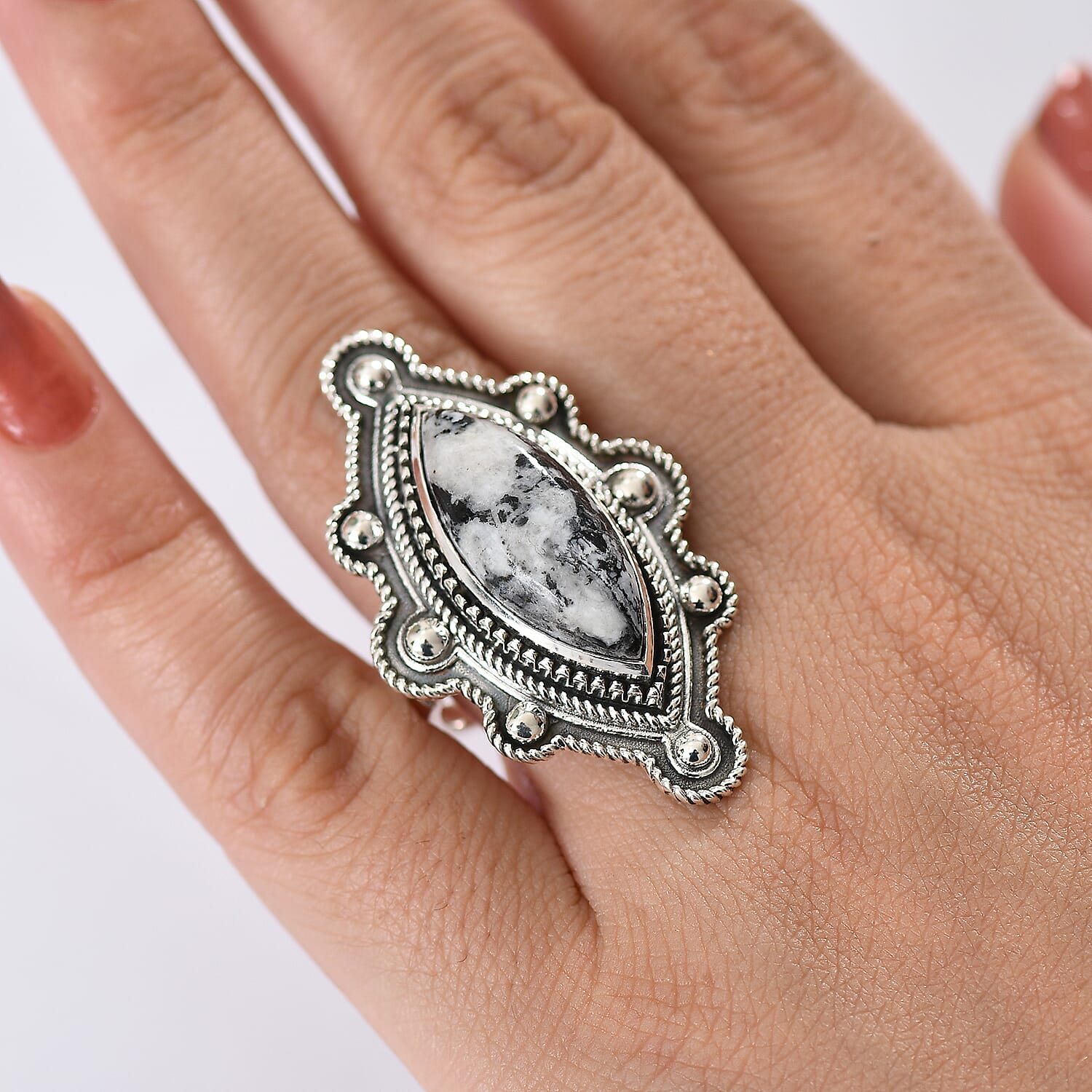 D'Joy Artisan Crafted White Buffalo 8.25 ctw Spirit Shield Ring in Sterling Silver (Size 10.0) 