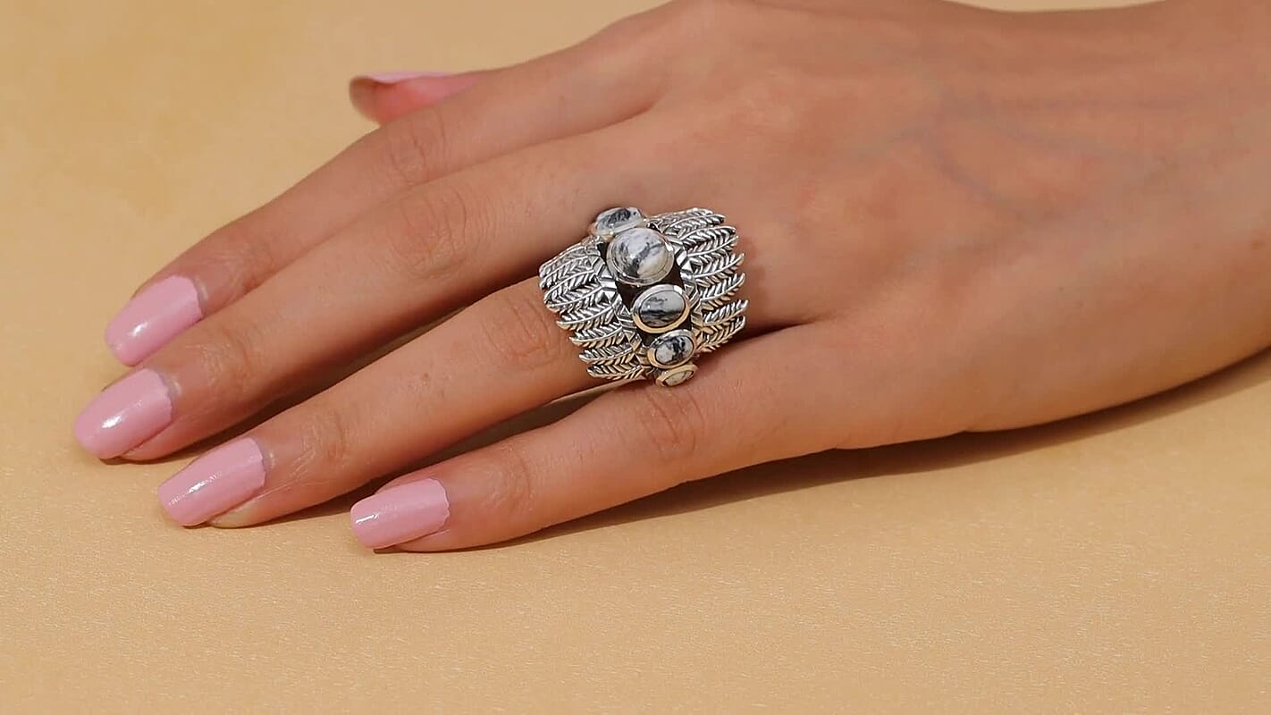 D’joy Artisan Crafted White Buffalo Ring in Sterling Silver (Size 10.0) 5.00 ctw