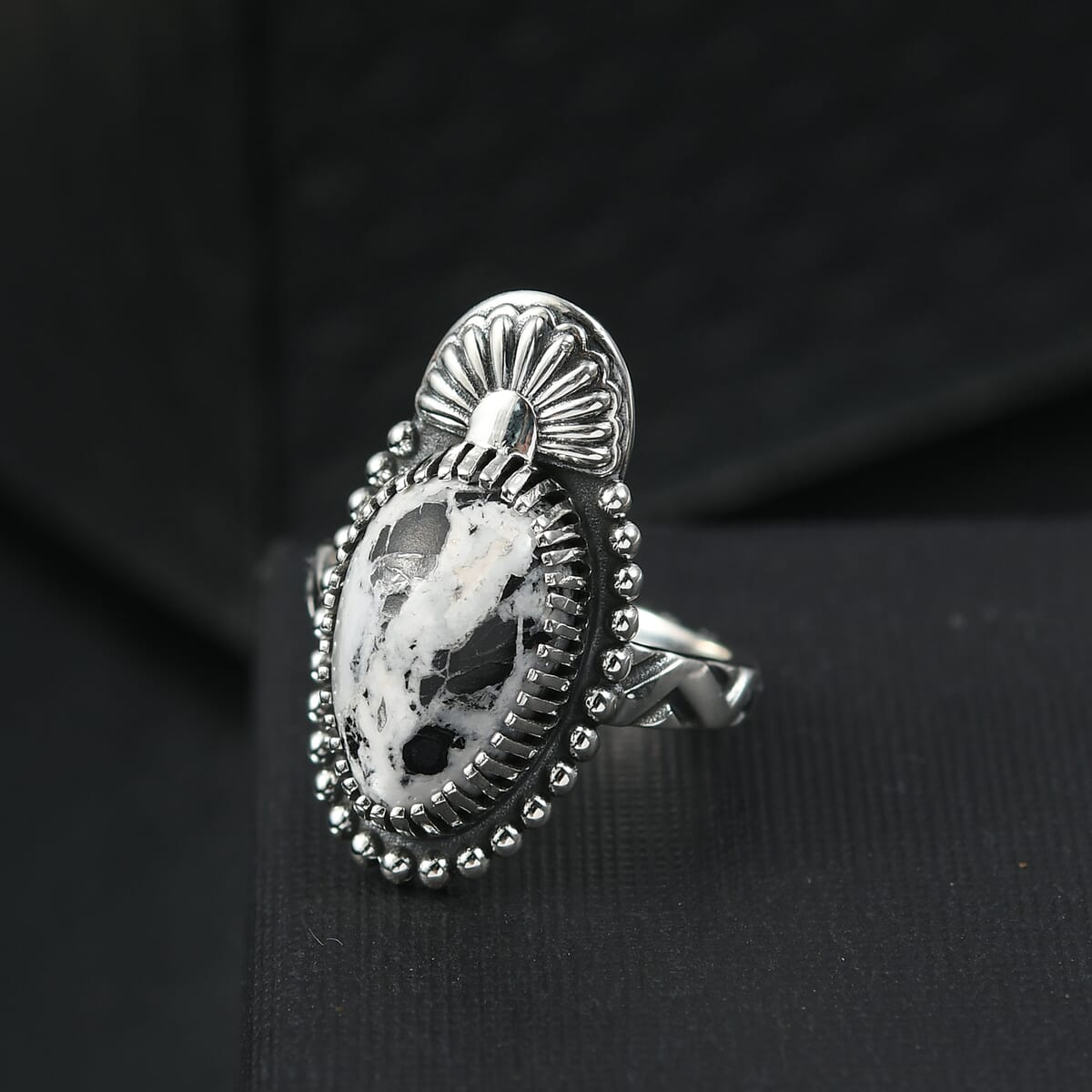 D'Joy Artisan Crafted White Buffalo 6.70 ctw Ring in Sterling Silver (Size 10.0)  image number 1