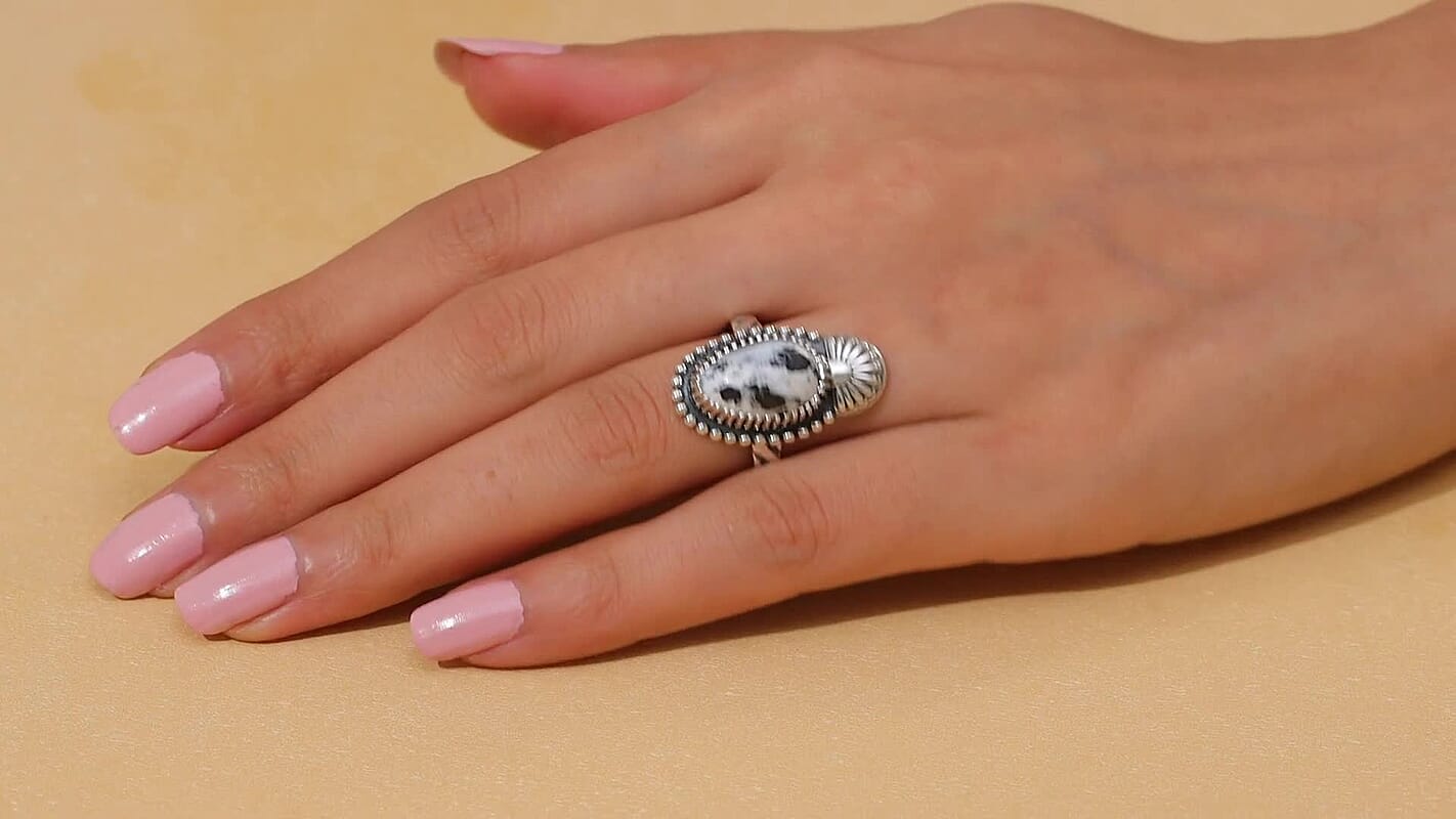 D’joy Artisan Crafted White Buffalo Ring in Sterling Silver (Size 10.0) 6.70 ctw