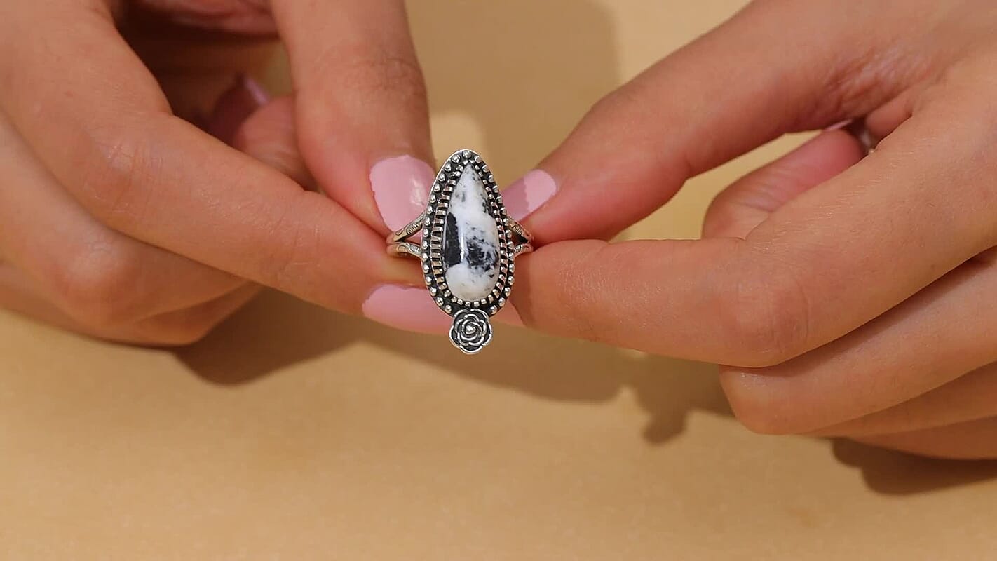 D’joy Artisan Crafted White Buffalo Ring in Sterling Silver (Size 10.0) 6.10 ctw