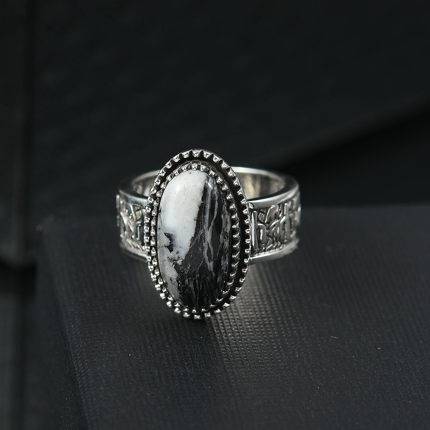D'Joy Artisan Crafted White Buffalo 5.85 ctw Cactus Spirit Ring in Sterling Silver (Size 10.0)