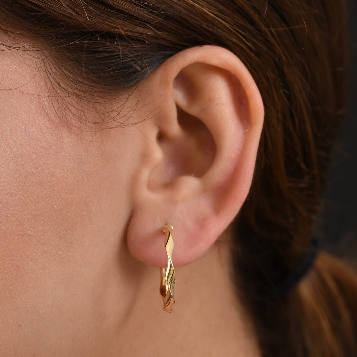 Hoop Earrings in 10K Yellow Gold 1.37 Grams image number 2