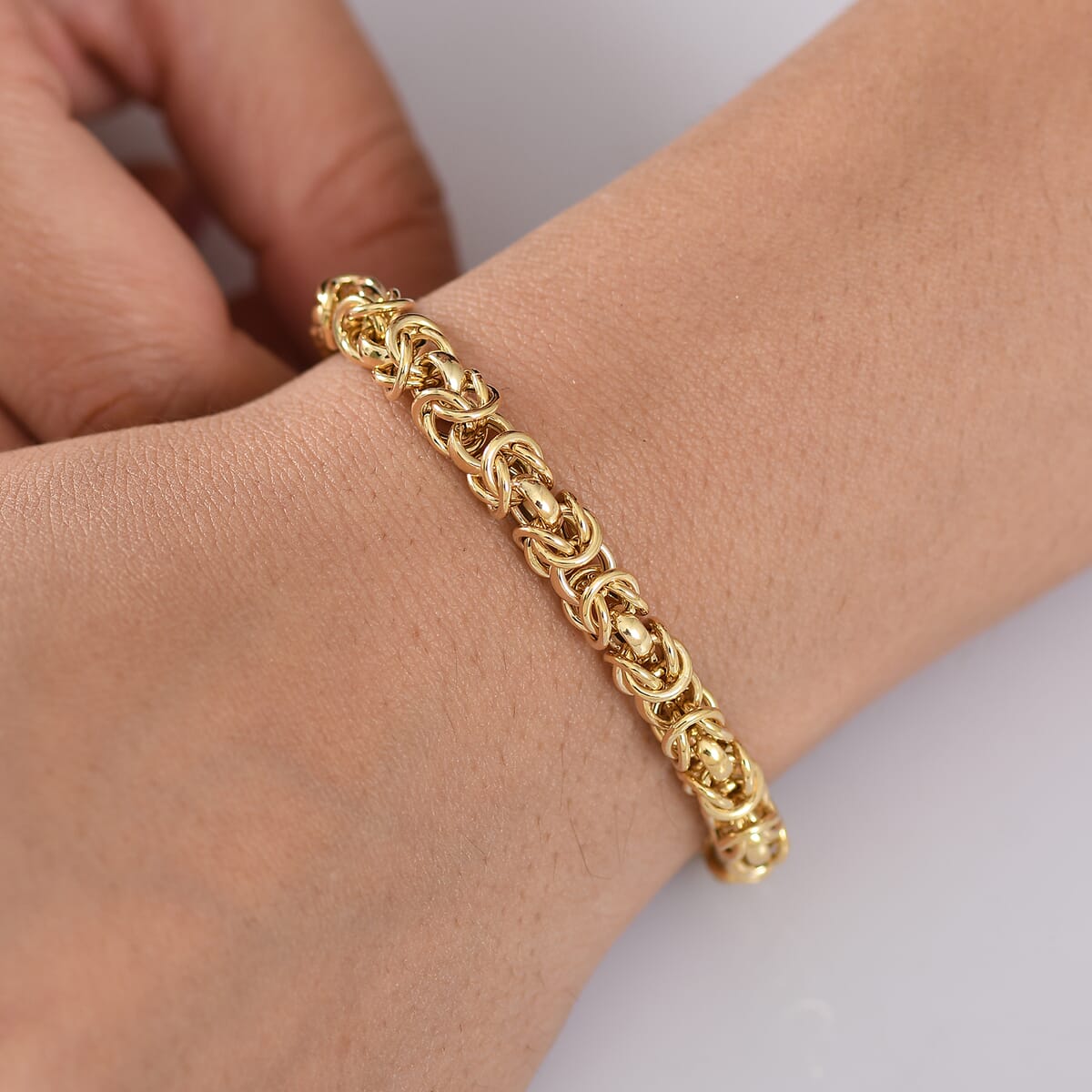 Luxoro 10K Yellow Gold Graduation Byzantine Legacy Chain Bracelet (7.25 In) 5.56 Grams image number 2