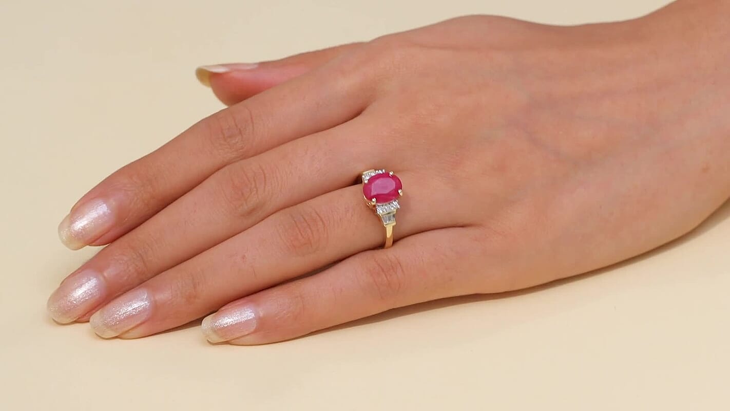 Luxoro 10K Yellow Gold AAA Montepuez Ruby, Diamond (I1) (0.30 cts) Ring 4.50 ctw