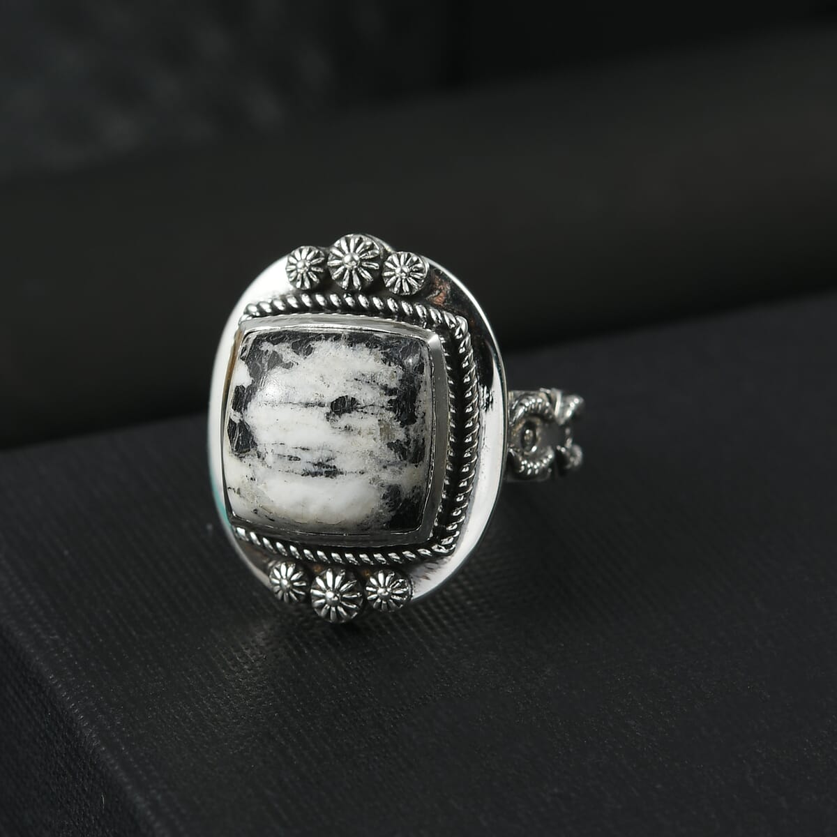 D’Joy Artisan Crafted White Buffalo 8.25 ctw Ring in Sterling Silver (Size 10.0)  image number 1