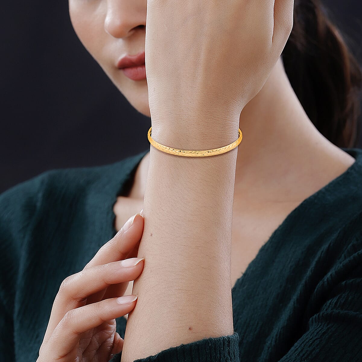 14K Yellow Gold Over Sterling Silver Bangle Bracelet (7.75 In) 4 Grams image number 2