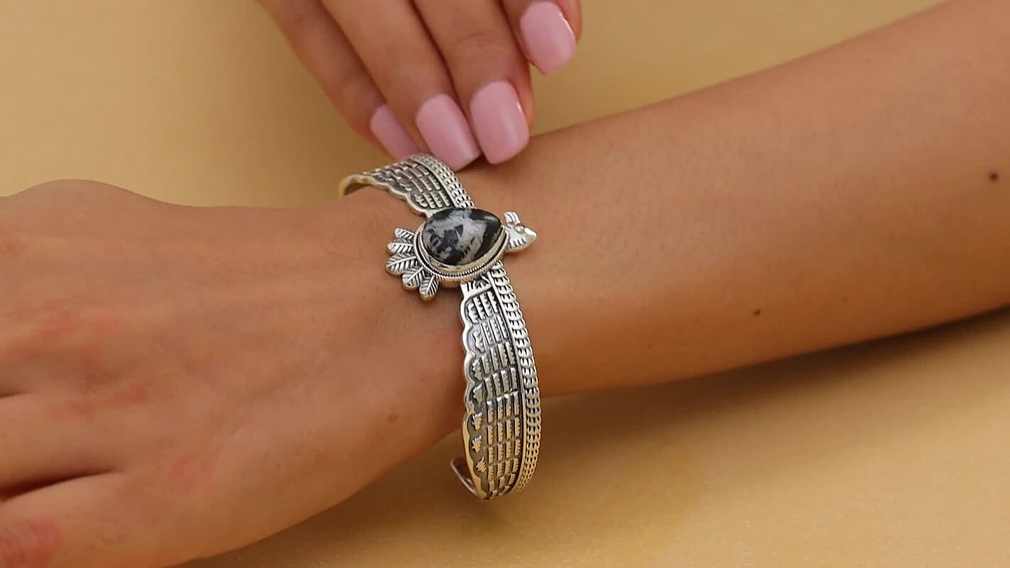 D'Joy Artisan Crafted White Buffalo 9.20 ctw Thunderbird Spirit Cuff Bracelet in Sterling Silver (7.25 In)