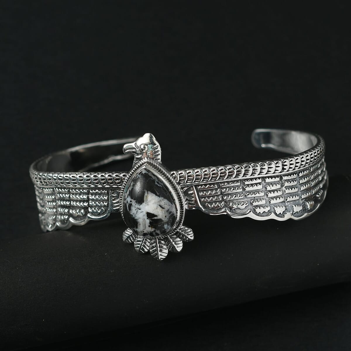 D'Joy Artisan Crafted White Buffalo 9.20 ctw Thunderbird Spirit Cuff Bracelet in Sterling Silver (7.25 In) image number 1