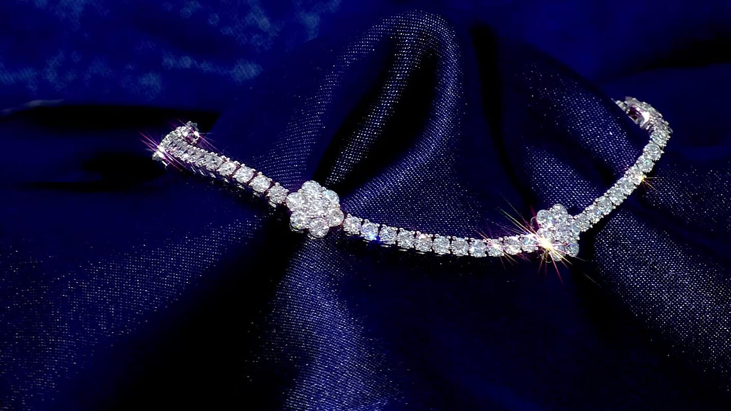 NY CLOSEOUT 950 Platinum Luxuriant Lab Grown Diamond (VVS - EF) Bracelet (13.35 g) (7.25 In) 5.25 ctw