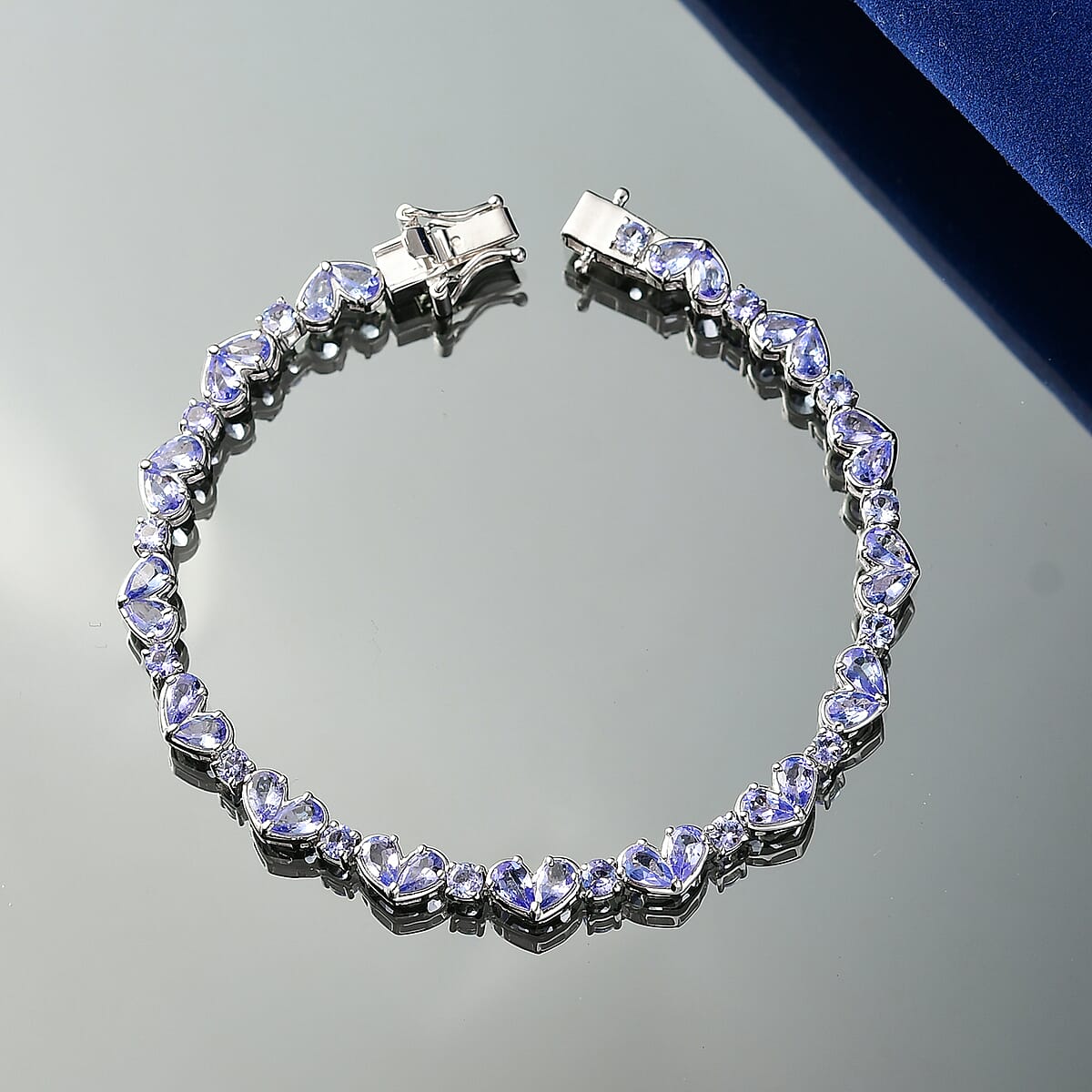 D'Joy Tanzanite 9.50 ctw Heart Bracelet in Rhodium Over Sterling Silv (8.00 In)  image number 1
