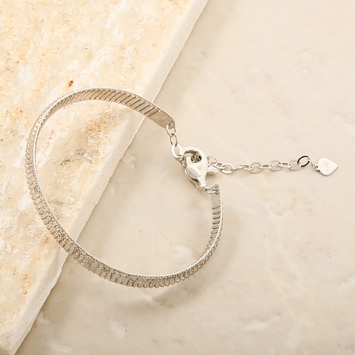 950 Platinum Diamond Cut Textured Bangle Bracelet (Size 6.00) (11.90 g)
