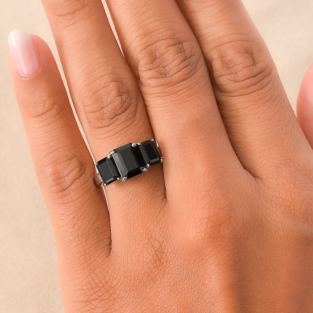 EverTrue Thai Black Spinel 5.50 ctw 3 Stone Ring in Stainless Steel (Size 10.0)  image number 2