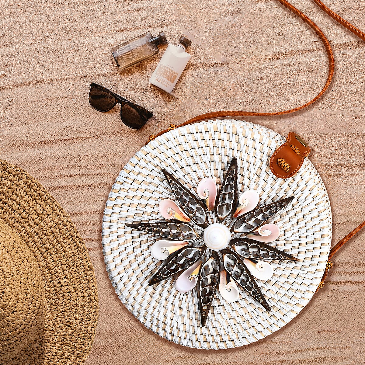 Tamsy Handmade White Round Crossbody Bag with Shell image number 1