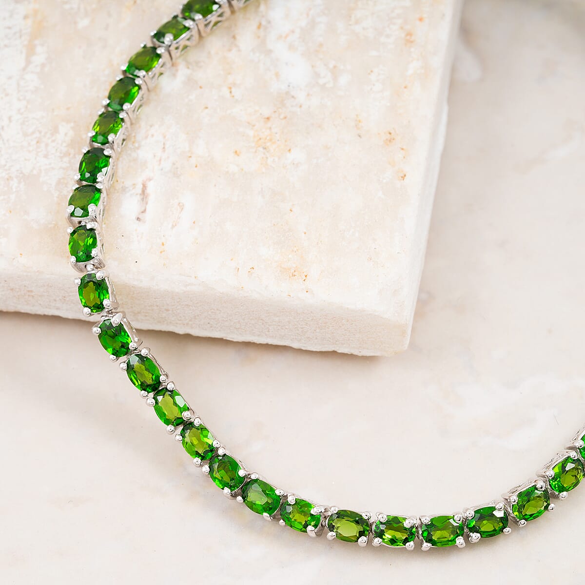 Chrome Diopside 8.25 ctw Tennis Bracelet in Rhodium Over Sterling Silver (8.25 In) image number 1