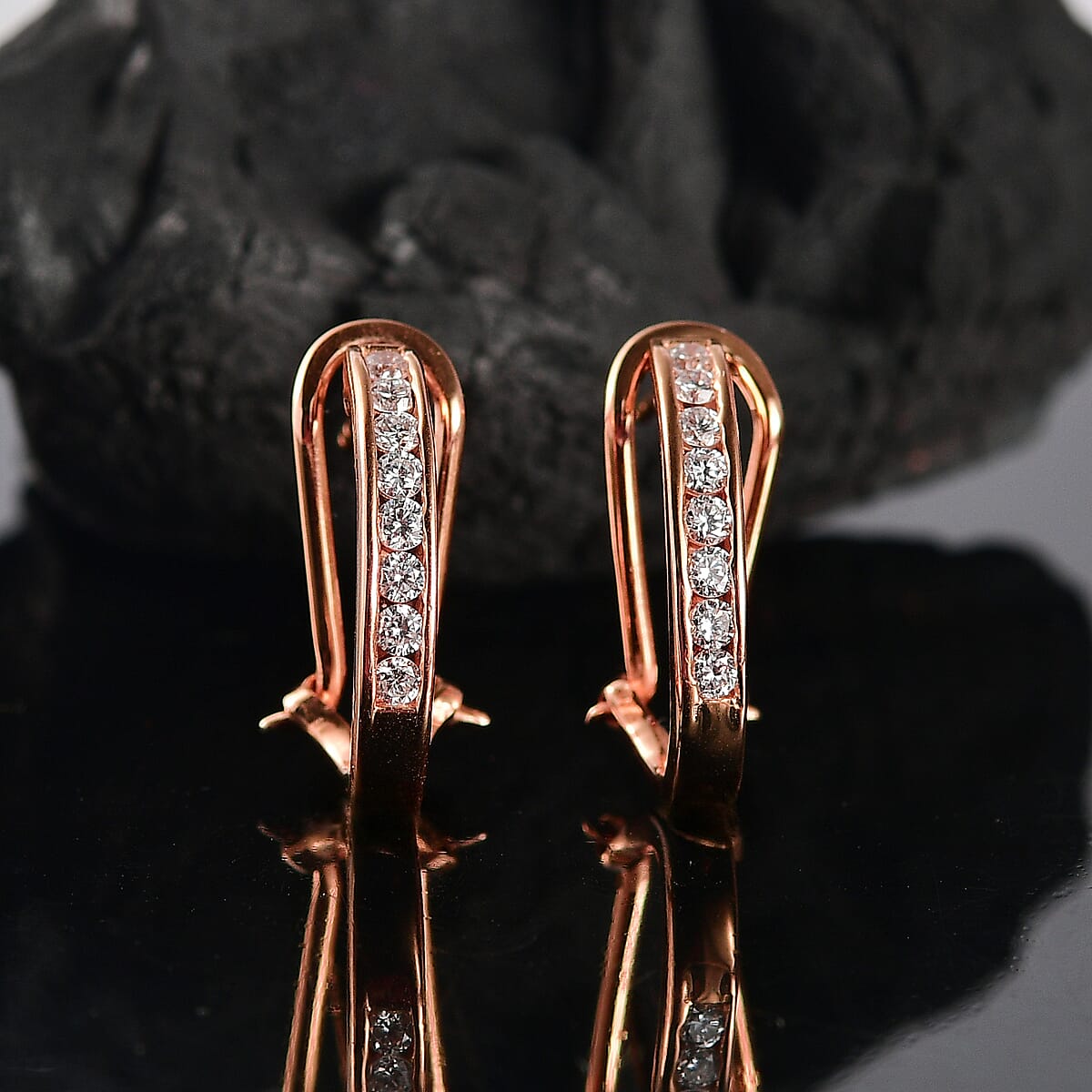 Luxuriant Lab Grown Diamond E-F VS 0.50 ctw Hoop Earrings in 18K Vermeil Rose Gold Over Sterling Silver (Del. in 10-12 Days) image number 1