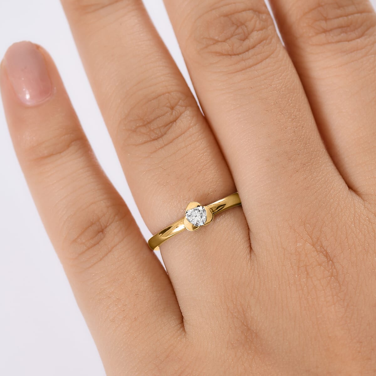 Luxuriant Lab Grown Diamond E-F VS 0.25 ctw Solitaire Ring in 10K Yellow Gold (Size 4.0) image number 2