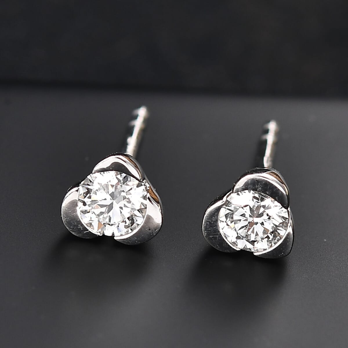 Luxuriant Lab Grown Diamond E-F VS 0.50 ctw Solitaire Stud Earrings in 14K White Gold image number 1
