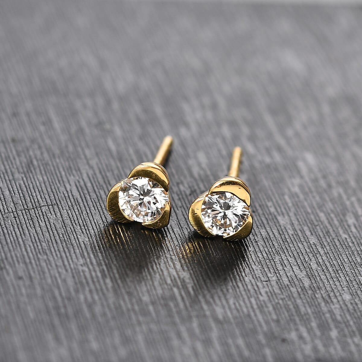 Luxuriant Lab Grown Diamond E-F VS 0.50 ctw Solitaire Stud Earrings in 10K Yellow Gold image number 1