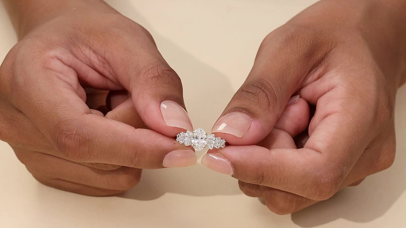 IGI Certified Luxuriant Lab Grown Diamond E-F VS 1.55 ctw Ring in 10K Yellow Gold