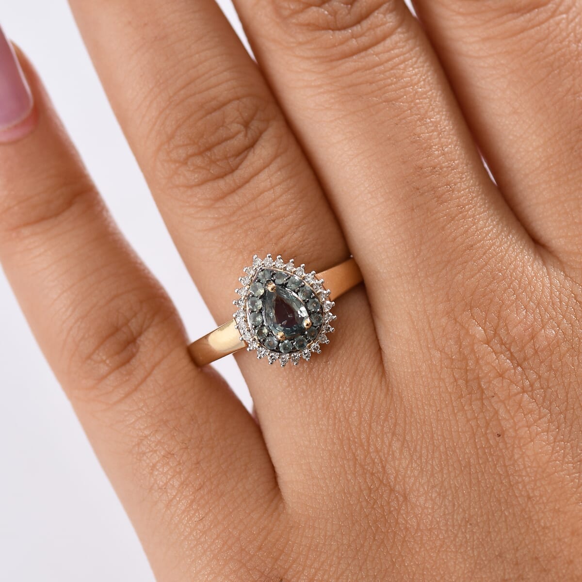 AAA Narsipatnam Alexandrite and Luxuriant Lab Grown Diamond E-F VS 1.05 ctw Majestic Mirage Ring in 10K Yellow Gold (Size 9.0) image number 2