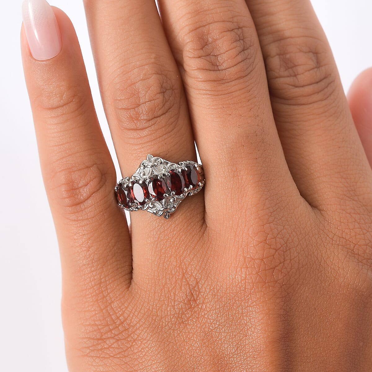 EverTrue Mozambique Garnet 3.00 ctw 5 Stone Ring in Stainless Steel (Size 10.0) image number 2