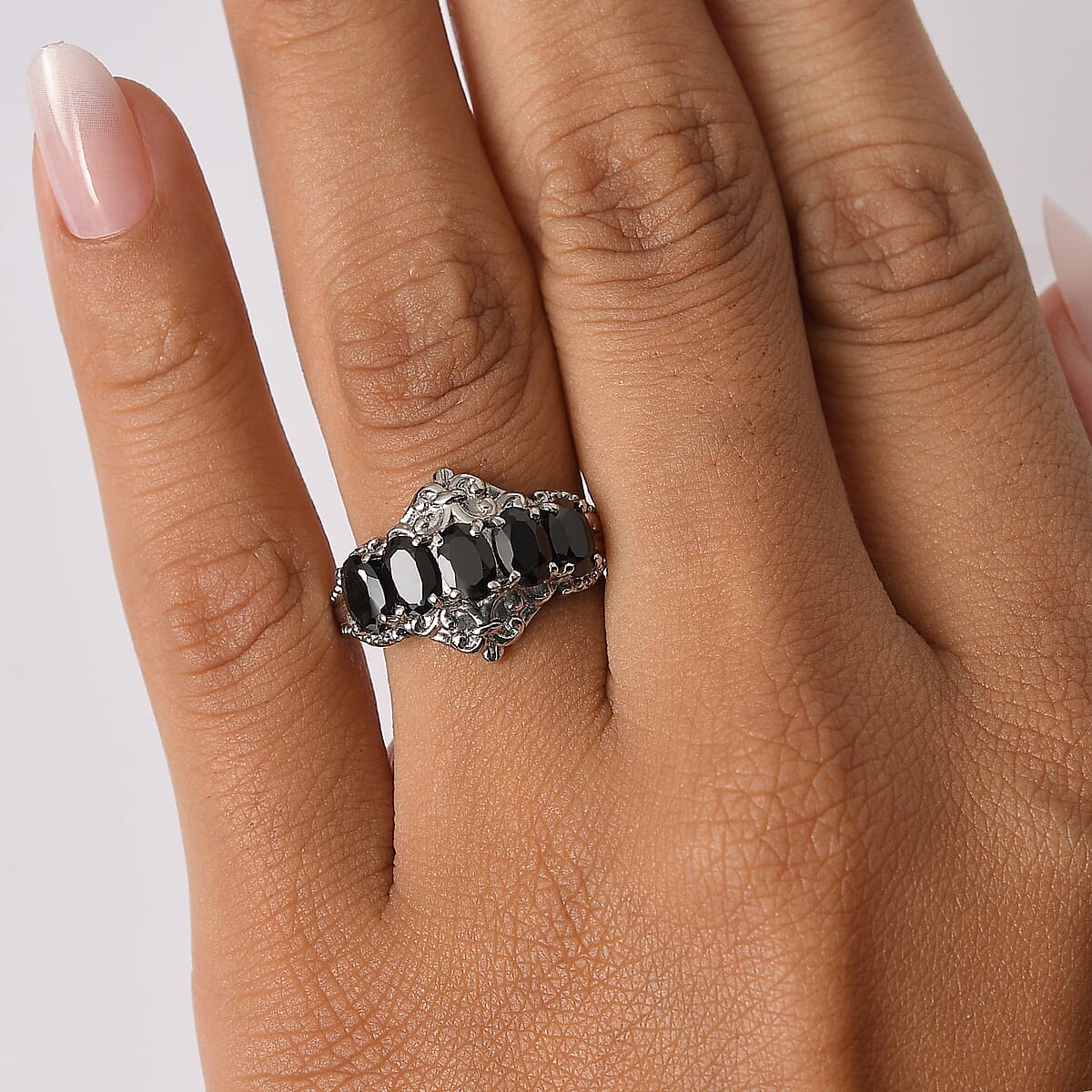 EverTrue Thai Black Spinel 3.10 ctw 5 Stone Ring in Stainless Steel (Size 10.0) image number 2