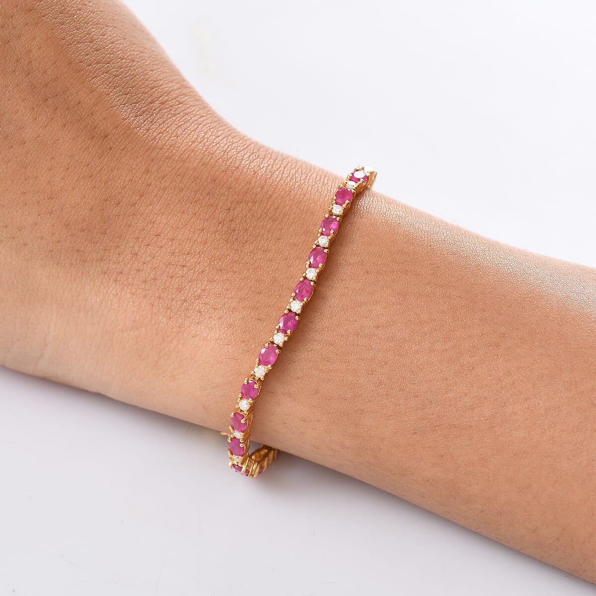 D’Joy Premium Mozambique Ruby, Moissanite 7.25 ctw Blaze Flower Vines Bracelet in 18K Vermeil Yellow Gold Over Sterling Silv (7.25 In)  image number 2