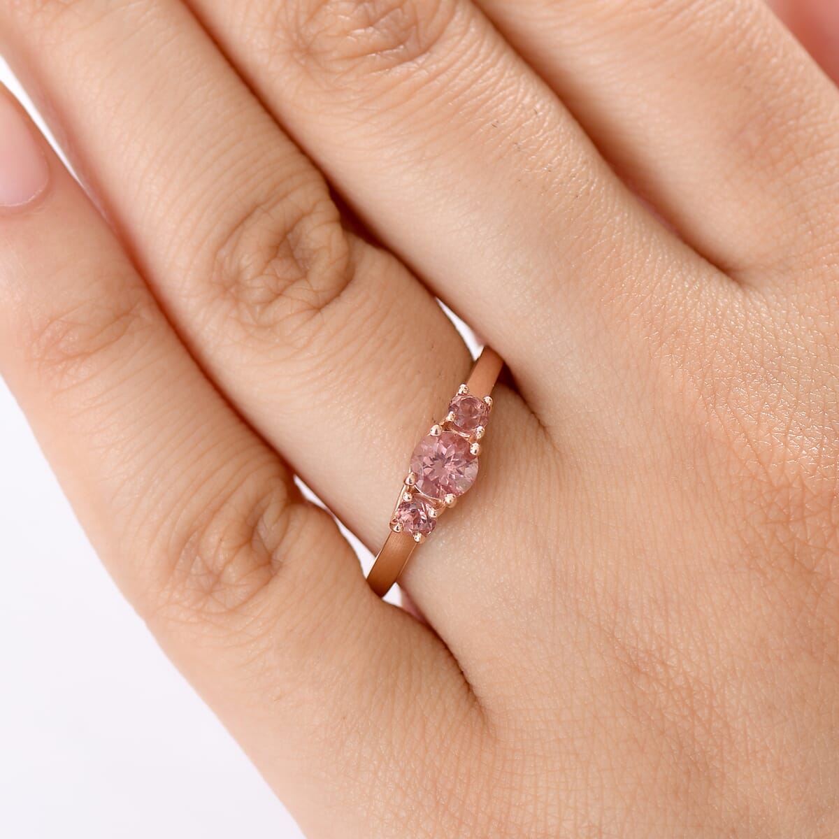 D'Joy Red Apatite 1.00 ctw 3 Stone Ring in 18K Vermeil Rose Gold Over Sterling Silver (Size 7.0) image number 2