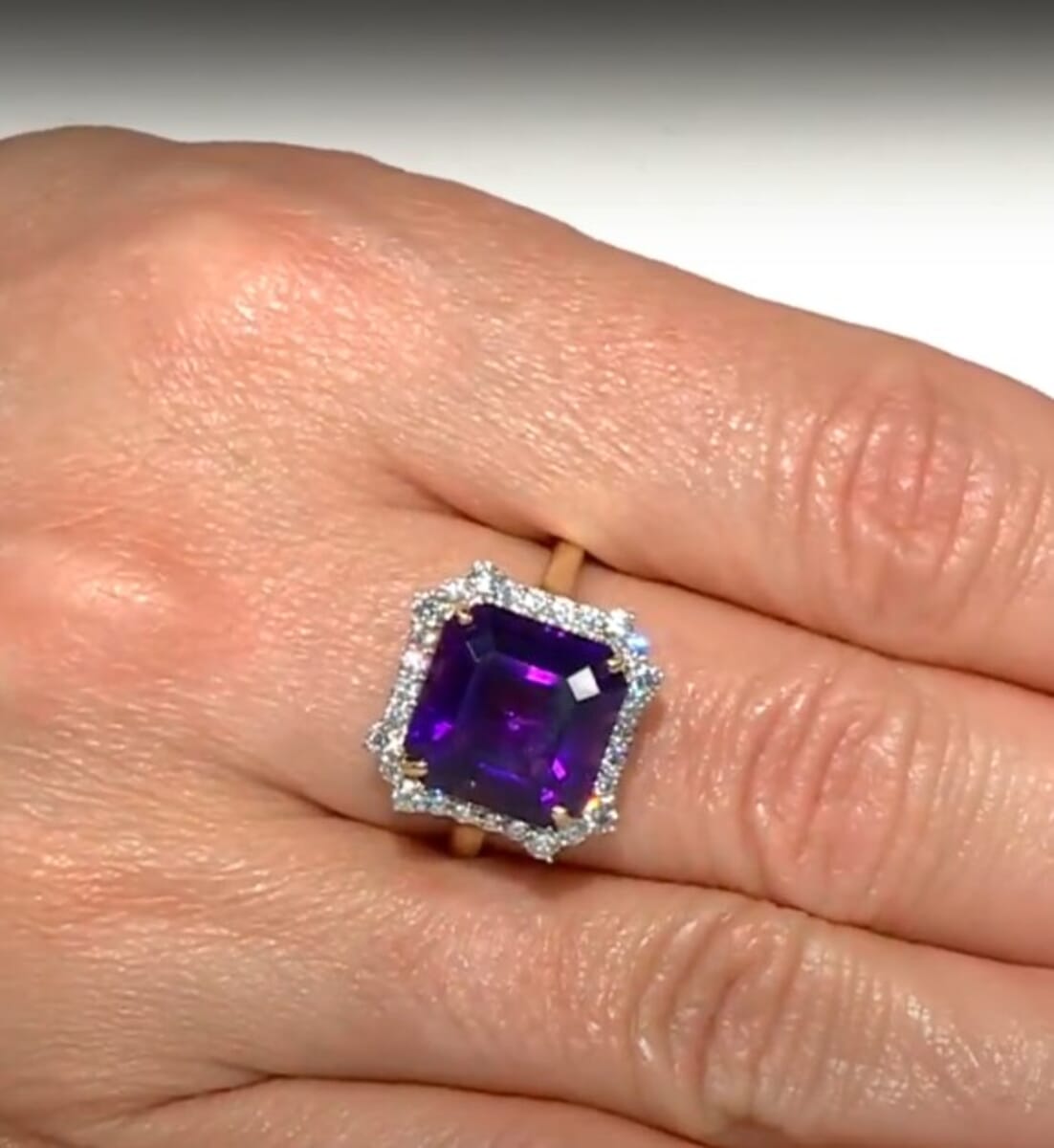 AAA Asscher Cut Lusaka Amethyst and G-H SI Luxuriant Lab Grown Diamond 8.81 ctw Ring in 10K Yellow Gold (Size 7.0) image number 4