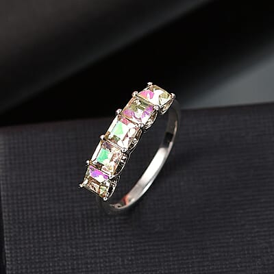Lumingreen Austrian Crystal Ring in Platinum Bond (Size 6.5)